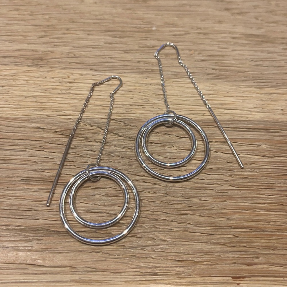 Circle drop earrings